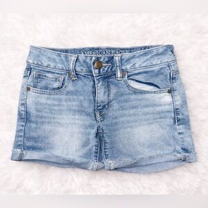 American Eagle Light Wash Denim Shorts Size 2 Mid Rise Distressed Hem